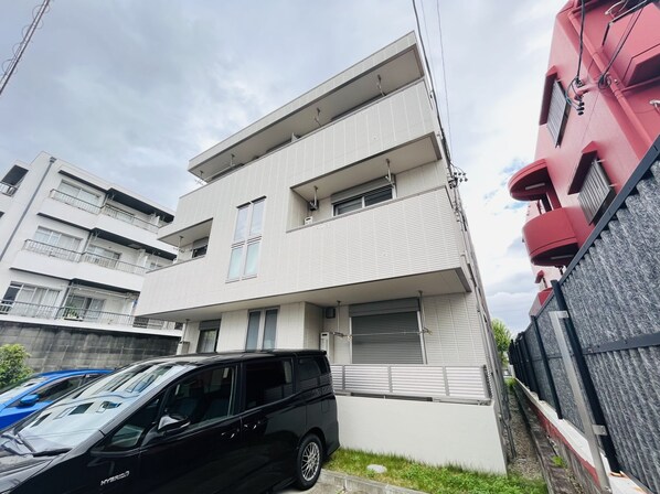 エステート本郷の物件外観写真